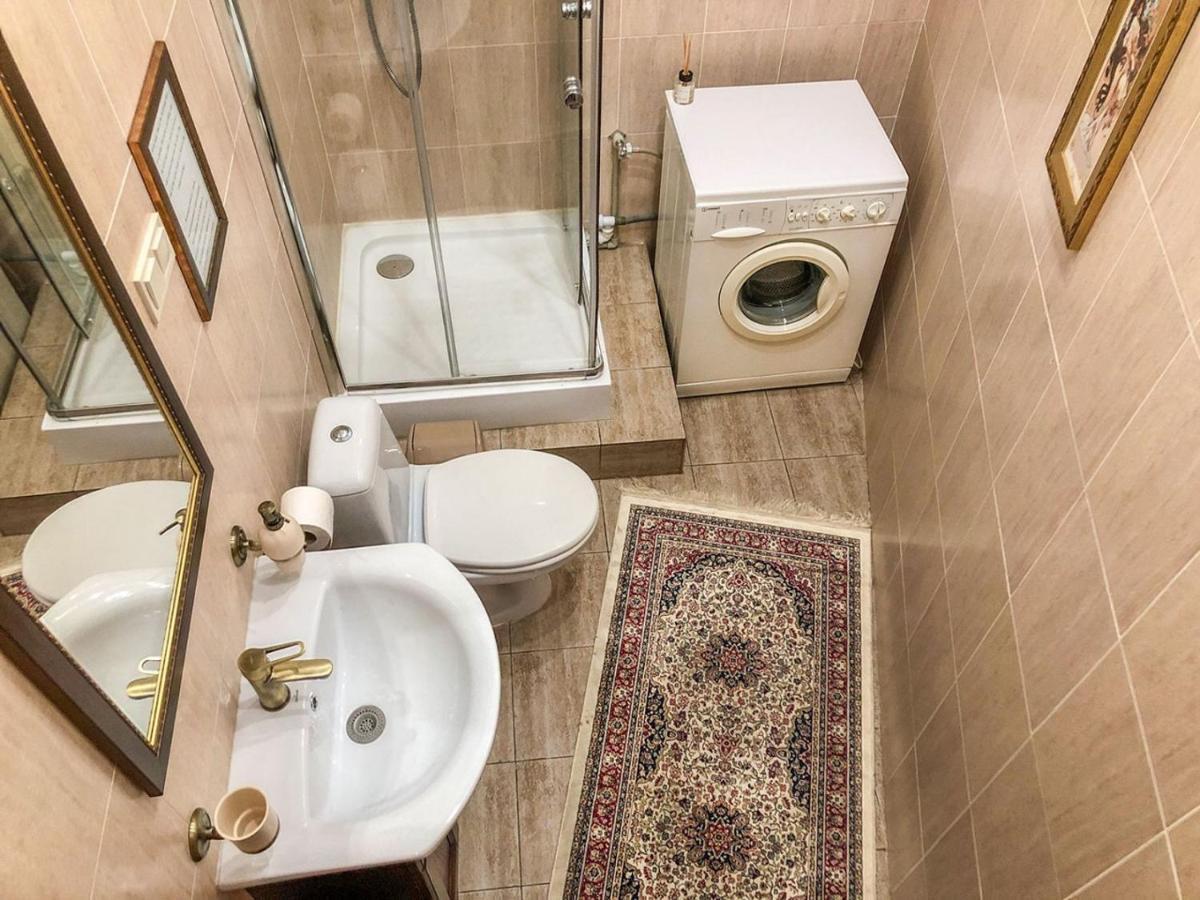 Mini-Hotel In The Very Heart Of Odessa Esterno foto