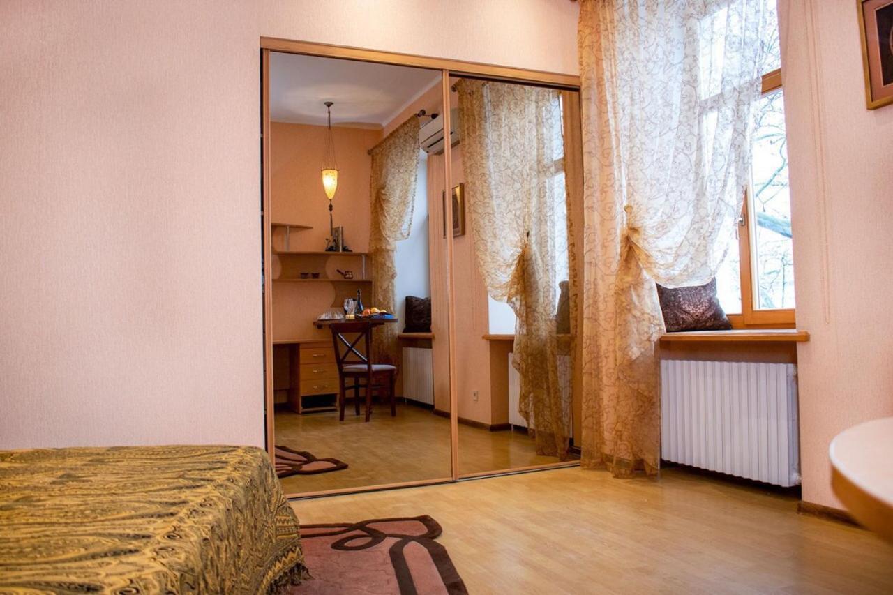 Mini-Hotel In The Very Heart Of Odessa Esterno foto