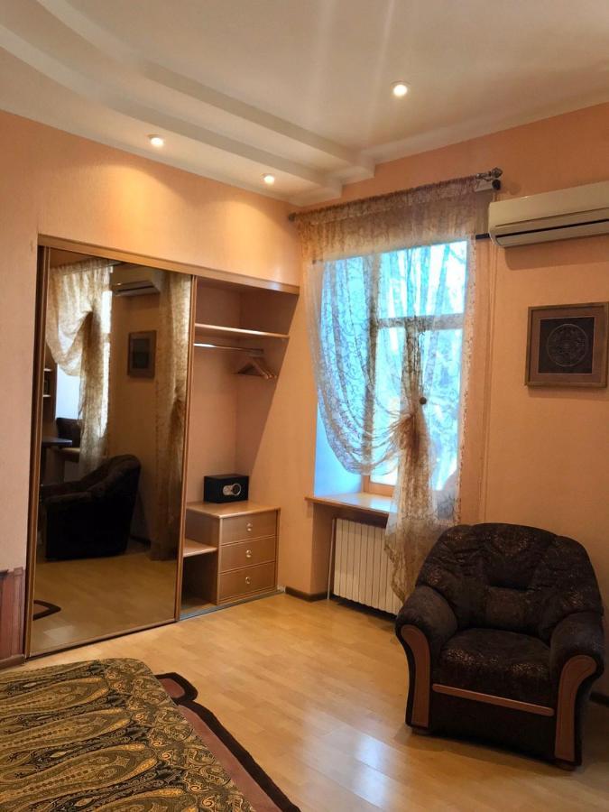 Mini-Hotel In The Very Heart Of Odessa Esterno foto